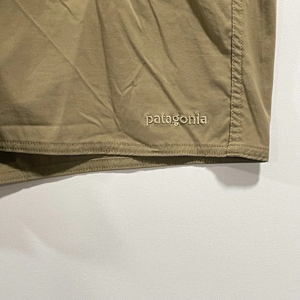 Patagonia Mens Quandary Shorts Tan Khaki Hiking Outdoor Size 40 10 Inch Inseam